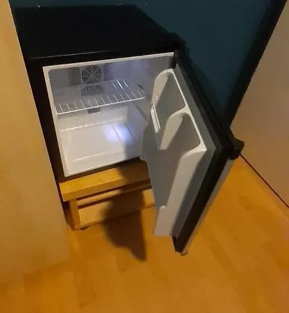 Charlotte, Not For Parties, Not A Hotel, With Shared Bathroom, No Kitchen * Амстердам