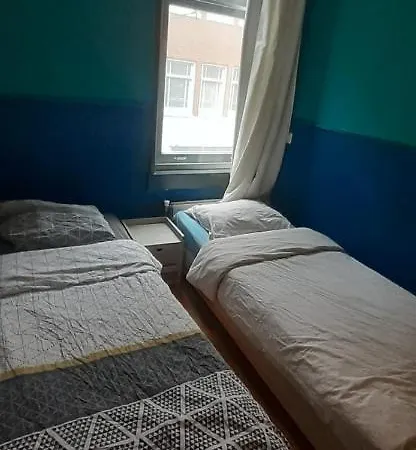 Charlotte, Not For Parties, Not A Hotel, With Shared Bathroom, No Kitchen Bed & Breakfast *