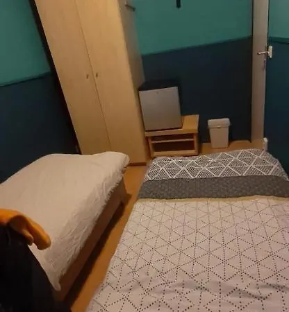 Charlotte, Not For Parties, Not A Hotel, With Shared Bathroom, No Kitchen *