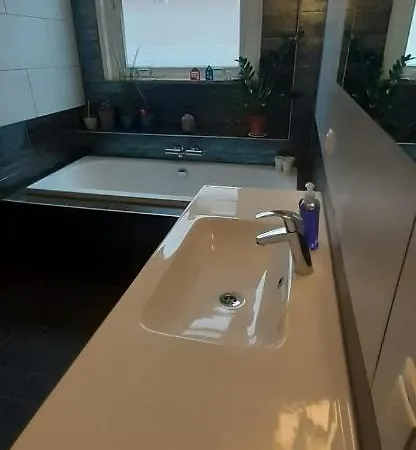 Charlotte, Not For Parties, Not A Hotel, With Shared Bathroom, No Kitchen