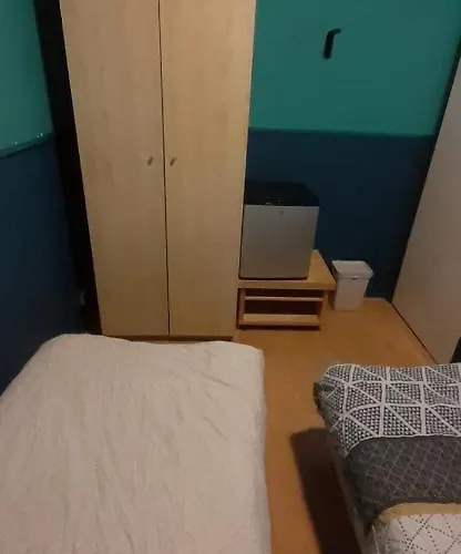 Pensión Charlotte, Not For Parties, Not A Hotel, With Shared Bathroom, No Kitchen Ámsterdam