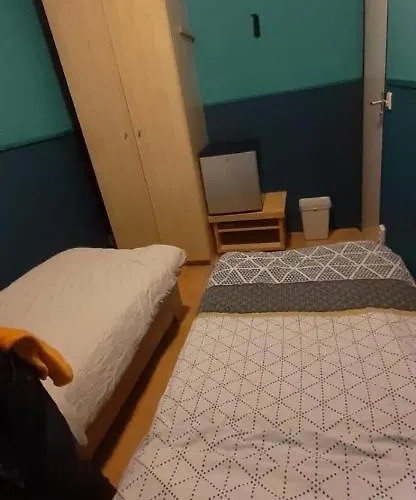 Charlotte, Not For Parties, Not A Hotel, With Shared Bathroom, No Kitchen *