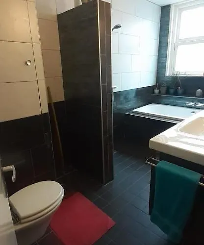 Charlotte, Not For Parties, Not A Hotel, With Shared Bathroom, No Kitchen Ámsterdam