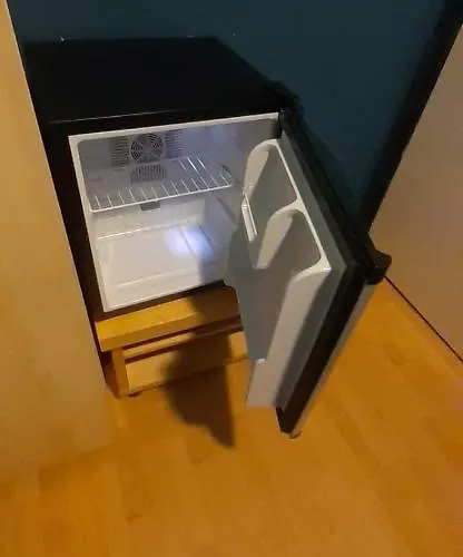 Charlotte, Not For Parties, Not A Hotel, With Shared Bathroom, No Kitchen * Ámsterdam