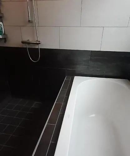 Pensión Charlotte, Not For Parties, Not A Hotel, With Shared Bathroom, No Kitchen Ámsterdam