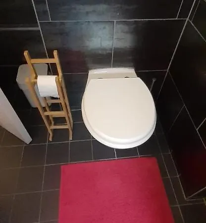לינה וארוחת בוקר Charlotte, Not For Parties, Not A Hotel, With Shared Bathroom, No Kitchen